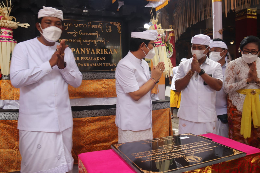 Sekda Adi Arnawa Hadiri Karya di Pura Penyarikan Tuban